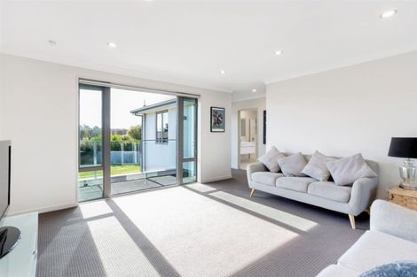 Photo of property in 4 Meadowcroft Lane, Harewood, Christchurch, 8051