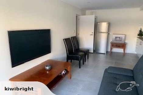 Photo of property in 37 Goldfinch Rise, Unsworth Heights, Auckland, 0632