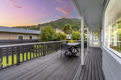 Photo of property in 11 Tulsa Grove, Totara Park, Upper Hutt, 5018