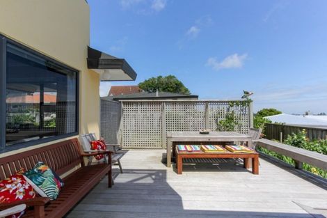 Photo of property in 20 Kellyville Heights, Merrilands, New Plymouth, 4312