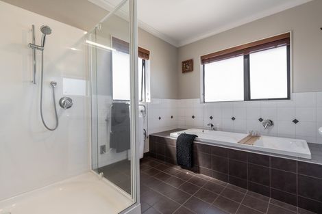 Photo of property in 8 Cooper Crescent, Cambridge, 3434