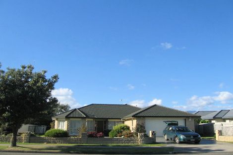Photo of property in 63 Guildford Drive, Paraparaumu, 5032