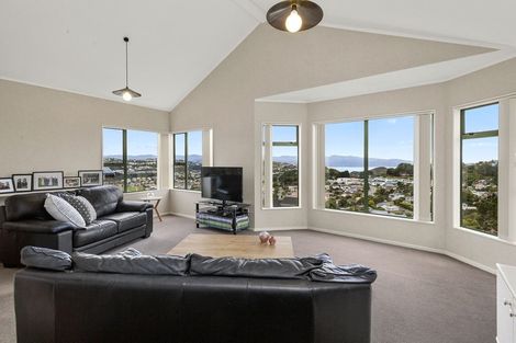 Photo of property in 5 Meadowcroft Grove, Johnsonville, Wellington, 6037