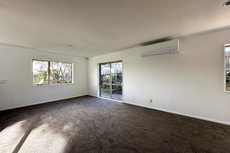 Photo of property in 3 Chesterton Terrace, Henderson, Auckland, 0612