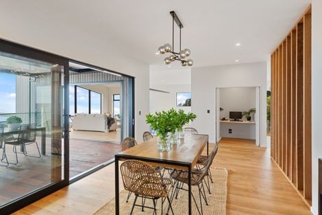 Photo of property in 2 Bluewater View, Mount Pleasant, Christchurch, 8081