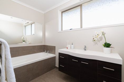 Photo of property in 18 Honeystone Street, Helensburgh, Dunedin, 9010