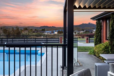 Photo of property in 15 Moemoea Place, Cambridge, 3434