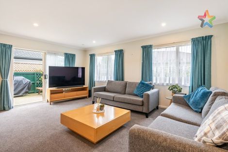 Photo of property in 32 Woodland Mews, Wainuiomata, Lower Hutt, 5014