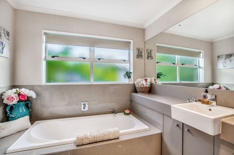 Photo of property in 2 Wawatai Drive, Karaka, Papakura, 2113