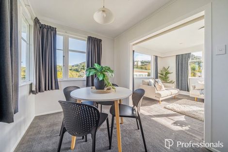 Photo of property in 5 Holly Grove, Maungaraki, Lower Hutt, 5010