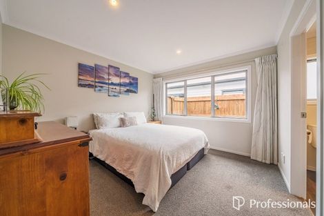 Photo of property in 98 Farmer Crescent, Taita, Lower Hutt, 5011