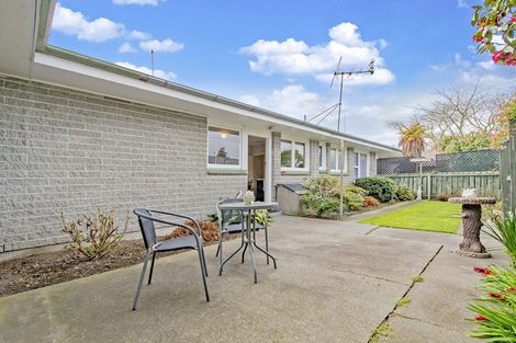 Photo of property in 2/7 Curletts Road, Sockburn, Christchurch, 8042