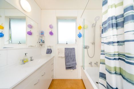 Photo of property in 10 Forbes Place, Kelvin Grove, Palmerston North, 4414