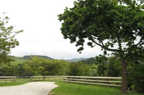 Photo of property in 69a Waikoukou Valley Road, Waimauku, 0882