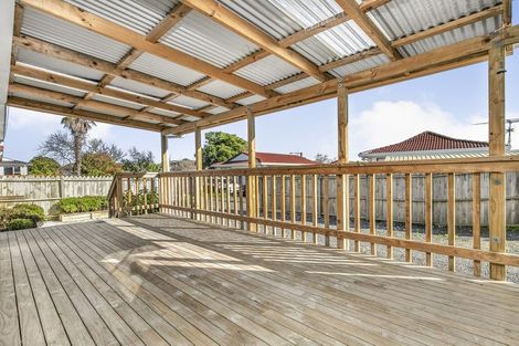 Photo of property in 2/17 Etherton Drive, Weymouth, Auckland, 2103