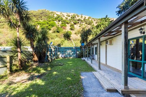 Photo of property in 76 Tilley Road, Paekakariki, 5034
