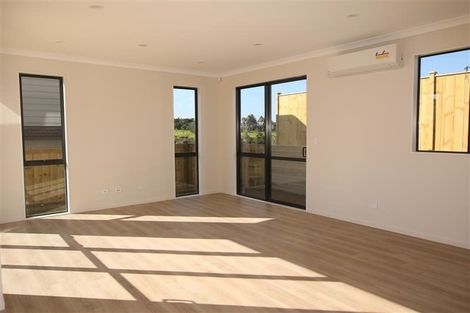 Photo of property in 22 Riroriro Road, Hobsonville, Auckland, 0616