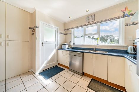Photo of property in 176 Normandale Road, Normandale, Lower Hutt, 5010