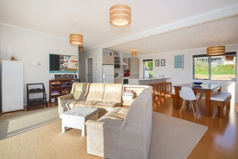 Photo of property in 3 Mahia Heights Drive, Mahia, 4198