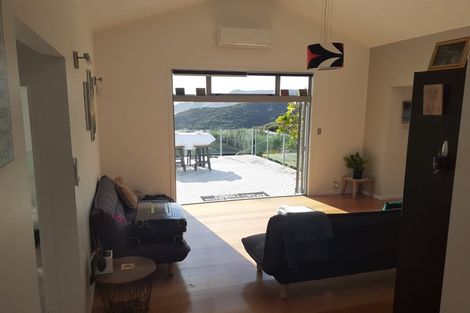 Photo of property in 35 Piha Road, Piha, New Lynn, 0772