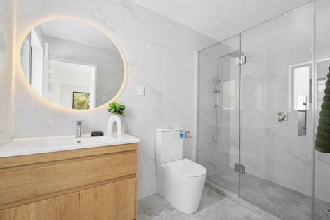 Photo of property in 16c Madison Place, Forrest Hill, Auckland, 0620