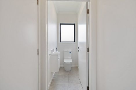 Photo of property in 18 Atlantic Drive, Fitzherbert, Palmerston North, 4410