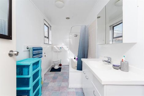 Photo of property in 12 Eglinton Road, The Glen, Dunedin, 9011