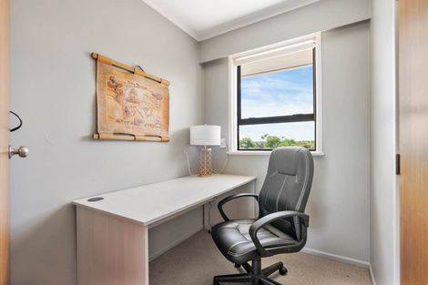 Photo of property in 21 La Trobe Street, Pakuranga Heights, Auckland, 2010