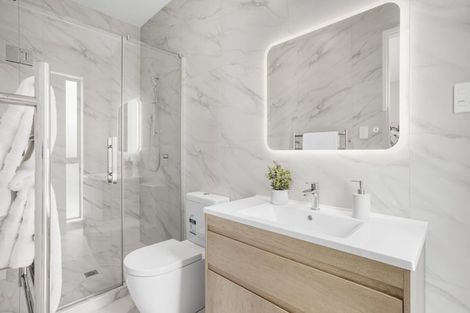 Photo of property in 1/15d Verran Road, Birkenhead, Auckland, 0626