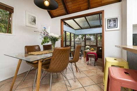 Photo of property in 2/7 Springfield Street, Forrest Hill, Auckland, 0620