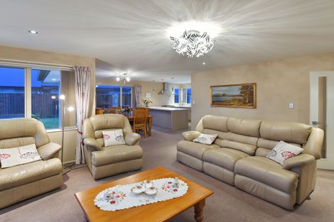 Photo of property in 11 Walnut Way, Rangiora, 7400