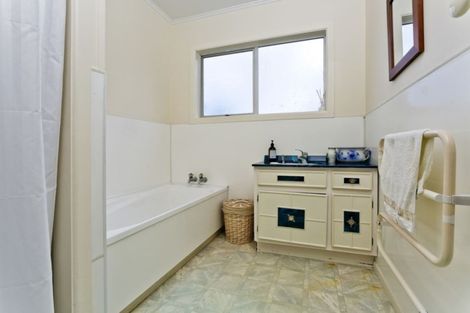 Photo of property in 1/76 Peach Road, Glenfield, Auckland, 0629