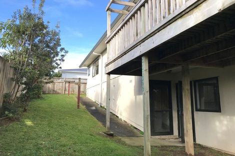 Photo of property in 15 Springside Place, New Lynn, Auckland, 0600