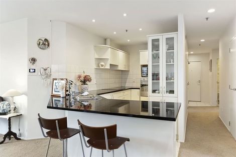 Photo of property in 4a/171 Hurstmere Road, Takapuna, Auckland, 0622