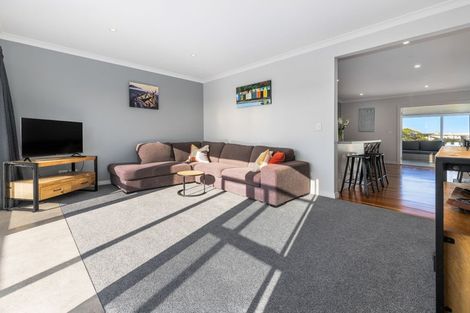 Photo of property in 8 Hughes Street, Waikanae Beach, Waikanae, 5036