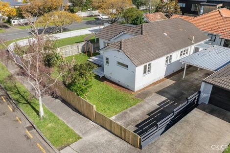 Photo of property in 13 Mahoe Street, Eastbourne, Lower Hutt, 5013