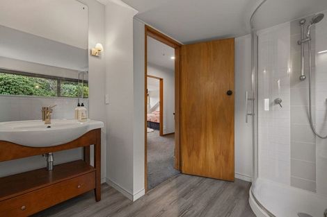 Photo of property in 4 Moss Lane, Sunshine Bay, Queenstown, 9300