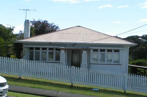 Photo of property in 10 Le Roy Terrace, Birkenhead, Auckland, 0626