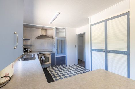 Photo of property in 529 South Road, Omata, New Plymouth, 4374