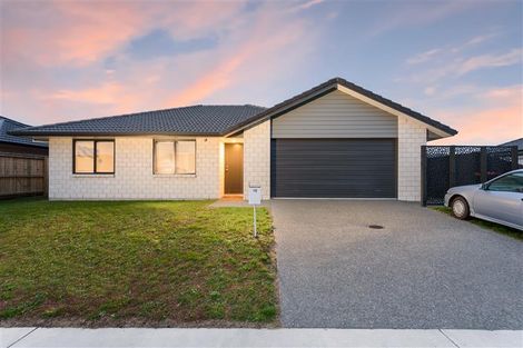 Photo of property in 18 Cupples Street, Papamoa Beach, Papamoa, 3118