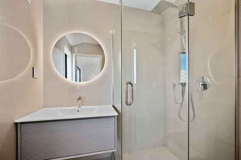 Photo of property in 5 Glendhu Road, Bayview, Auckland, 0629