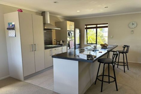 Photo of property in 4 Diamond Grove, Brown Owl, Upper Hutt, 5018