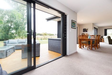 Photo of property in 10 Taumata Rise, Acacia Bay, 3385