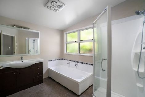 Photo of property in 33 Shera Street, Acacia Bay, Taupo, 3330