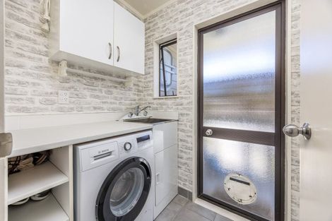 Photo of property in 1/13 Geoffrey Road, Torbay, Auckland, 0630