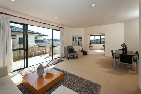 Photo of property in 11 Trotting Terrace, Fairview Heights, Auckland, 0632