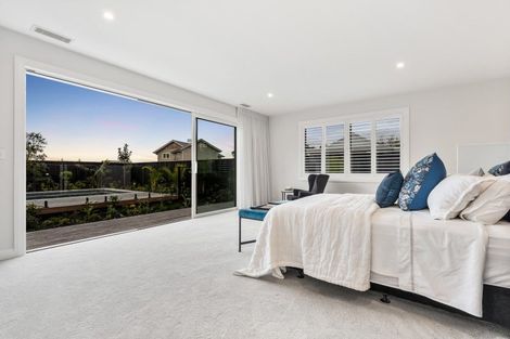 Photo of property in 32 Sandpiper Avenue, Point Wells, 0986