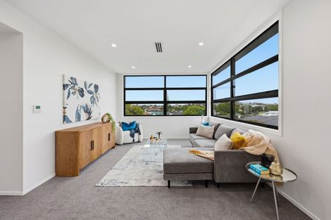 Photo of property in 23b Sorrel Crescent, Bucklands Beach, Auckland, 2012