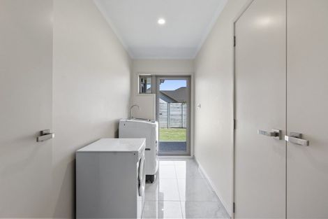 Photo of property in 5 Links Drive, Waiwhakaiho, New Plymouth, 4312