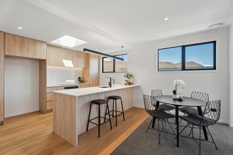 Photo of property in 21 Fenton Avenue, Wanaka, 9305